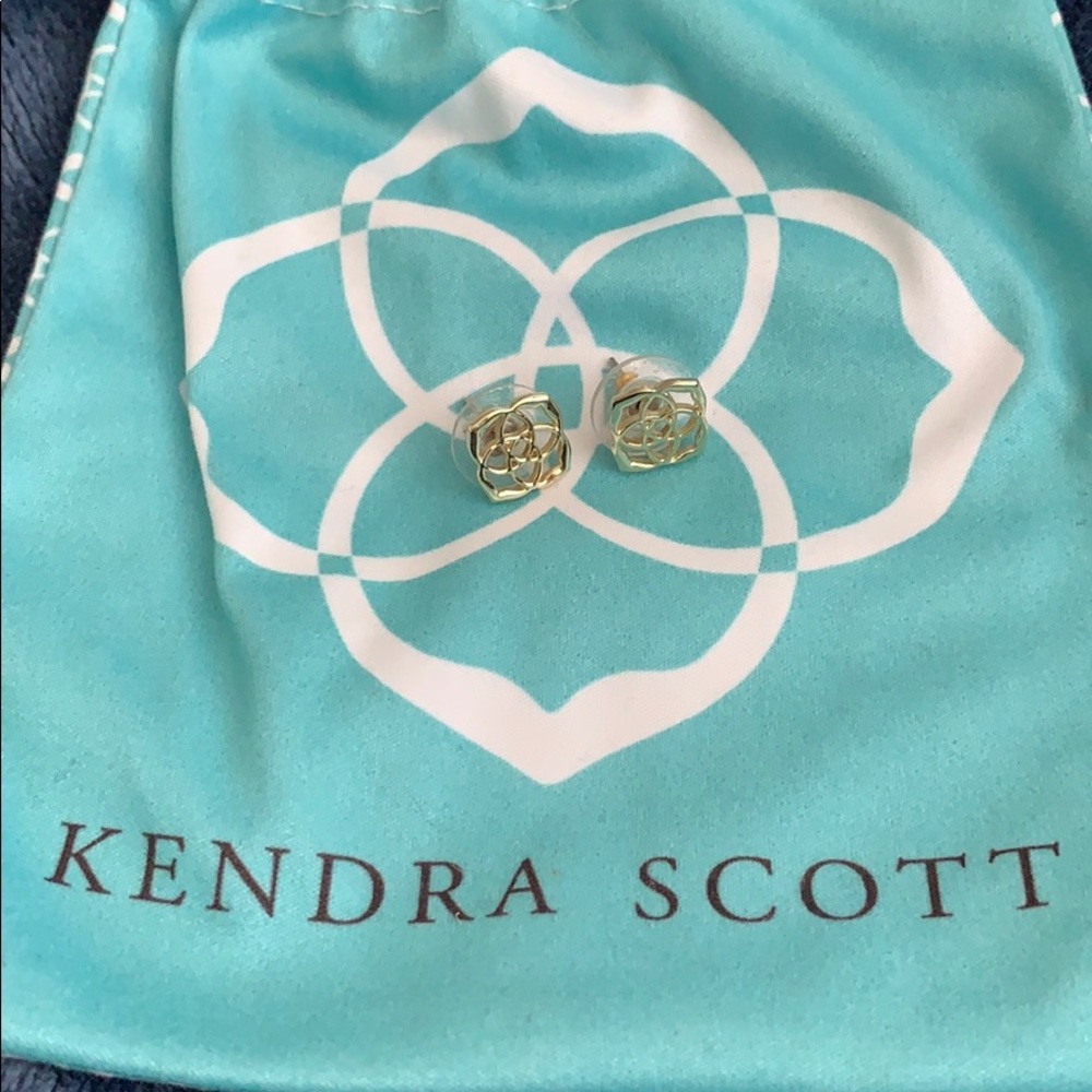 Kendra Scott logo-studs